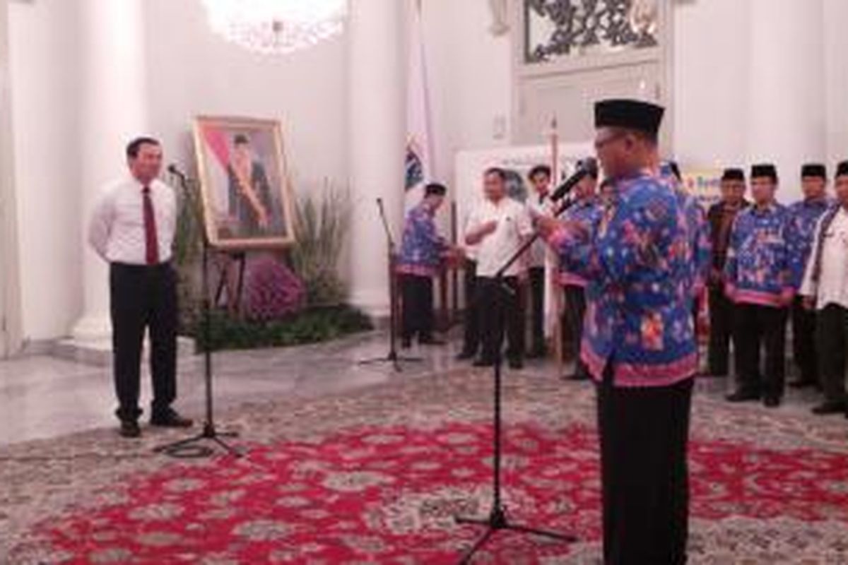Gubernur DKI Jakarta Basuki Tjahaja Purnama saat melepas kalifah Seleksi Tilawatil Quran (STQ) DKI dalam STQ Nasional XXIII Tahun 2015, di Balai Kota, Jumat (7/8/2015). 