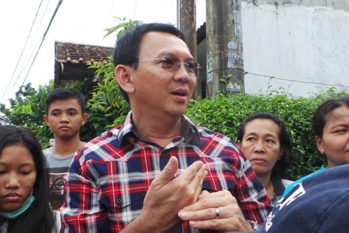 Calon gubernur nomor pemilihan dua DKI Jakarta Basuki Tjahaja Purnama atau Ahok saat blusukan di kawasan Lubang Buaya, Jakarta Timur, Jumat (3/2/2017).