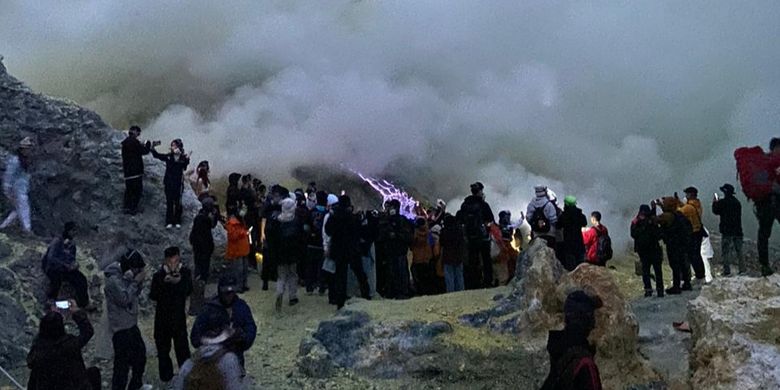 Aktivitas di TWA Kawah Gunung Ijen Banyuwangi 
