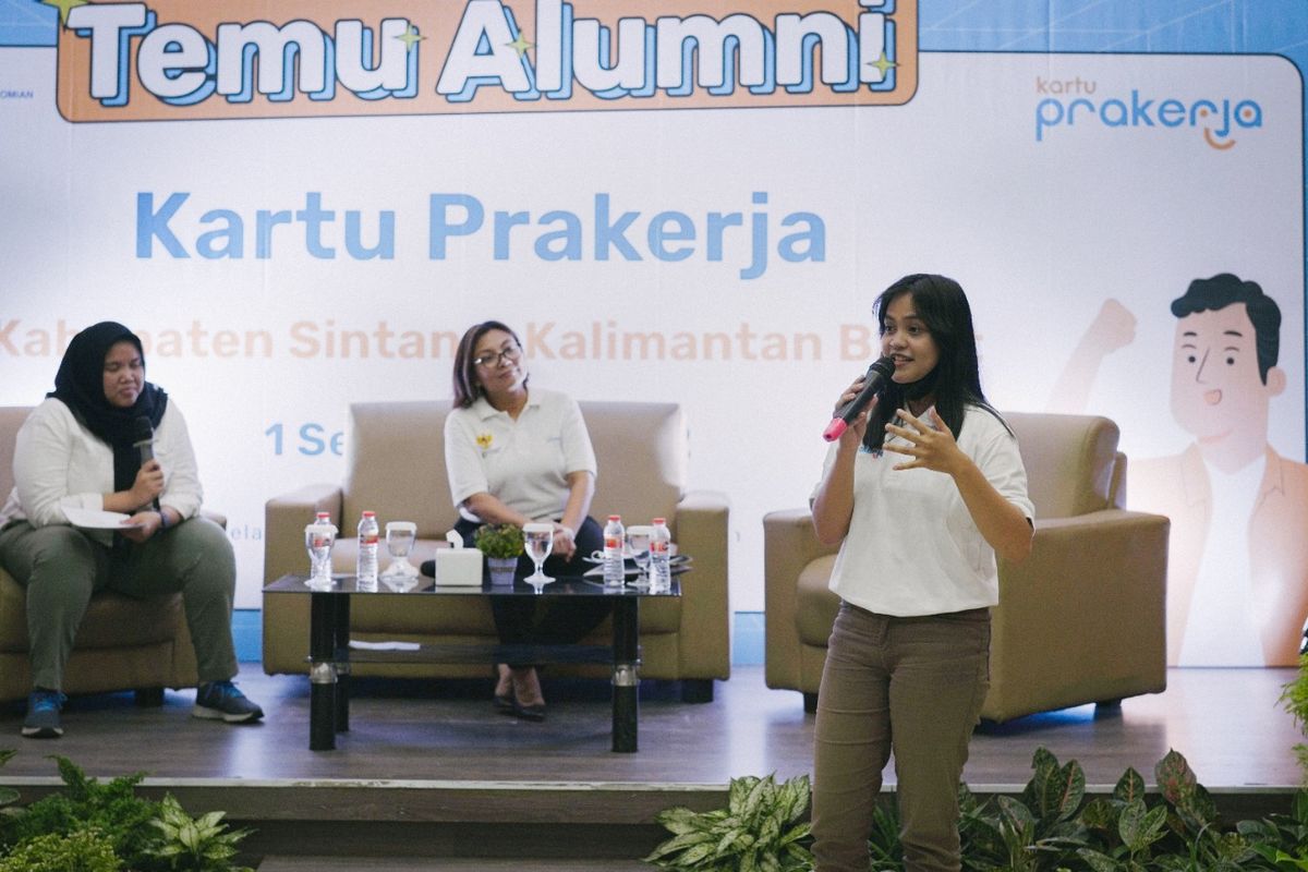 100 alumni peserta Kartu Prakerja hadir dalam dialog Temu Alumni di Sintang, Kalimantan Barat, Jumat (2/9/2022).