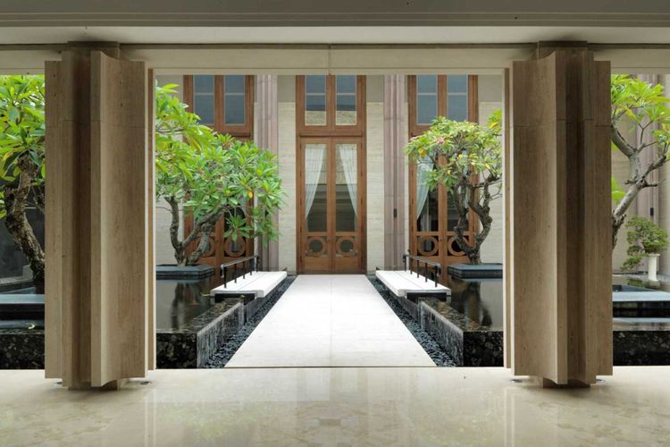 Desain courtyard mewah karya Studio Air Putih 