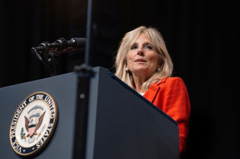 Jill Biden Jadi Sampul Majalah Vogue, Mengapa Melania Trump Tidak?