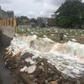 TPU Grogol Longsor karena Banjir, Pagar Pembatas Makam Ambruk