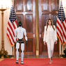 Momen Tak Biasa di Gedung Putih, Melania Trump Jalan Bareng Robot