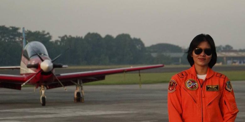 Perempuan pertama dilantik sebagai penerbang Pesawat Tempur TNI AU di Indonesia, Letda Pnb Ajeng Tresna Dwi Wijayanti.(DOKUMENTASI TNI AU)