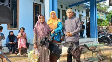 Langsung Bawa Pulang Kambing, Cara Unik Desa Sedayu Bikin Warga Antusias Bayar Pajak