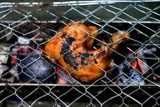 3 Cara Bakar Ayam agar Tidak Kering, Jangan Pelit Oles Bumbu