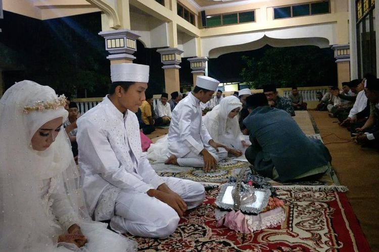 foto bersama kakak beradik saat akad nikah Sabtu (3/8/2019)