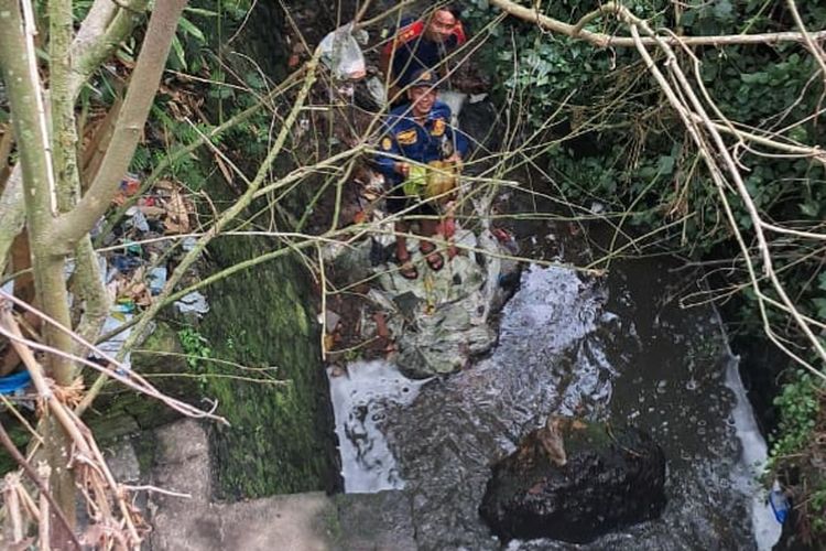 Kisah Damkar Kabupaten Semarang Selamatkan Tabung Gas 3 Kilogram dari Jurang Sedalam 10 Meter