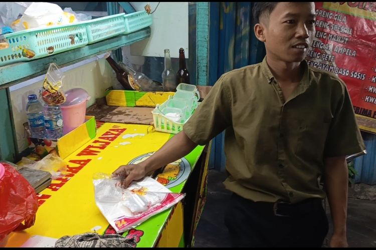 Harga Plastik Naik, Tukang Nasi Goreng dan Pecel Lele Resah
