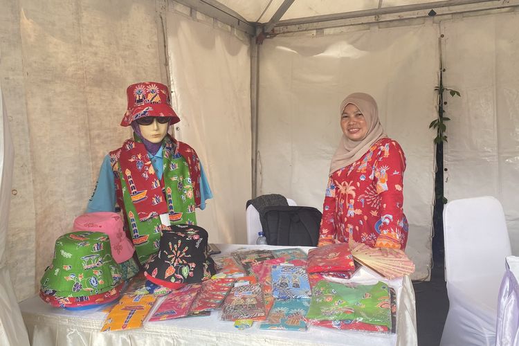 Di-Blacklist Perusahaan Garmen karena Bela Sesama Pekerja, Kini Amoy Produksi Batik Sendiri 