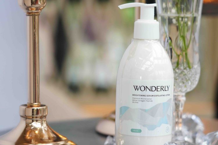 Produk body lotion Wonderly diperkaya dengan berlian asli atau real diamonds, yaitu 100 persen berlian mikronisasi atau diamond microcrystal dari New York.             