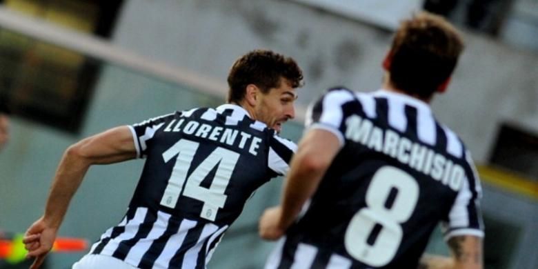 Striker Juventus, Fernando Llorente, merayakan gol yang dicetaknya ke gawang Livorno pada laga Serie-A di Stadion Armando Picchi, Livorno, Minggu (24/11/2013).