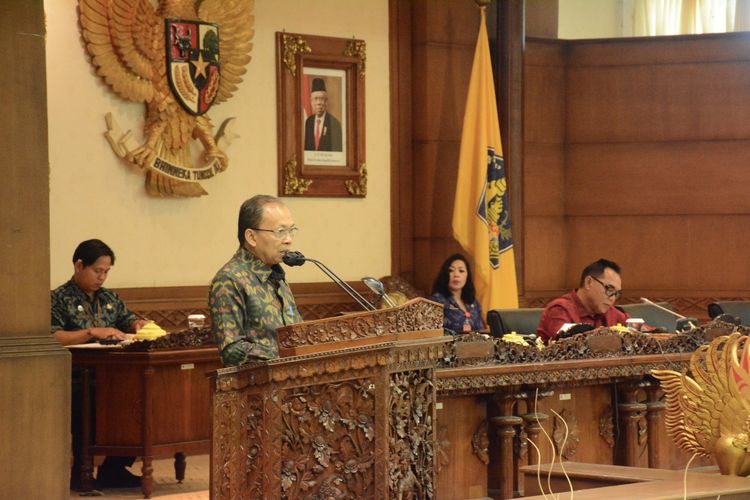 Gubernur Bali I Wayan Koster dalam sidang Paripurna di Gedung DPRD Bali, pada Rabu (12/7/2023). /Humas DPRD Bali