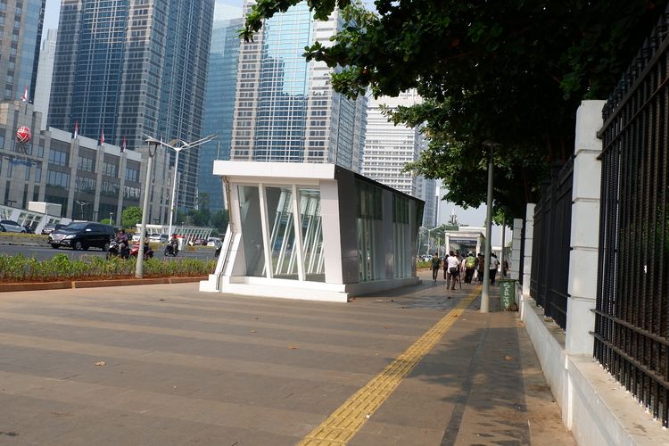 Jalur pedestrian yang terintegrasi dengan Stasiun MRT 