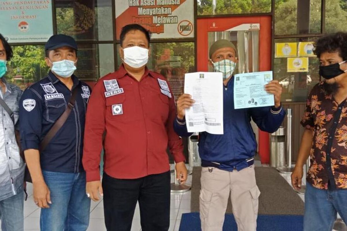 Kasim Khow (kedua dari kanan) bebas dari Lapas Porong Sidoarjo, Sabtu (28/11/2020).