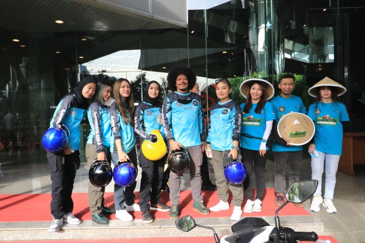 Menteri Pariwisata dan Ekonomi Kreatif Sandiaga Salahuddin Uno resmi melepas touring Komunitas Srikandi Wonderful Ride, di Gedung Sapta Pesona, Jakarta, Senin (24/2/2022).

