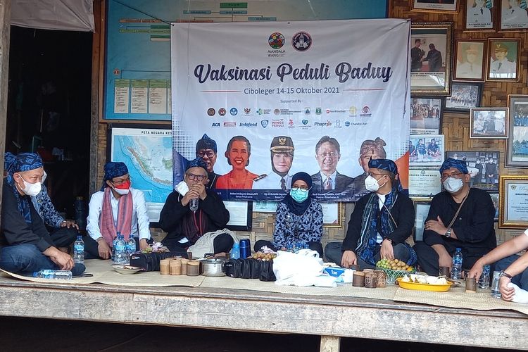 Pelaksanaan vaksinasi di Kawasan Desa Adat Baduy di Kabupaten Lebak, Kamis (14/10/2021).