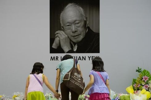 Lee Kuan Yew Masih Bisa Berenang 25 Menit pada Usia 89 Tahun