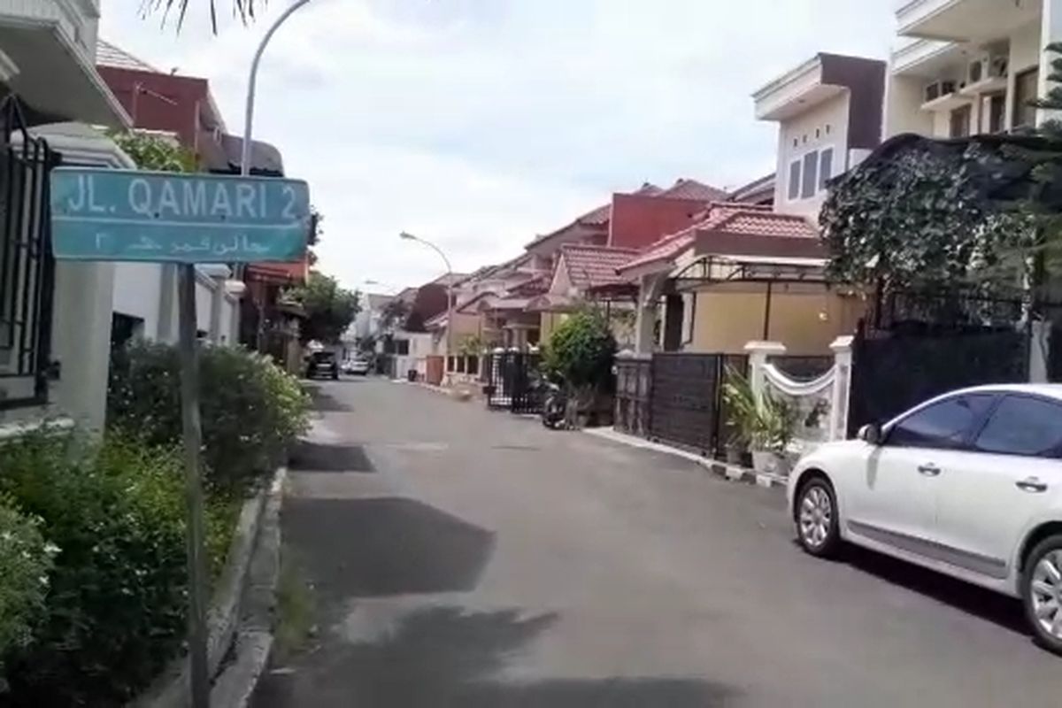 Lokasi pengkapan terduga teroris di Jalan Qamari 2, Perumahan Islamic Village, Tangerang terpantau sepi, Raby (24/3/2021).