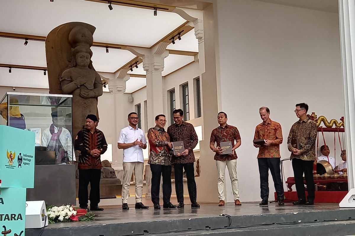 Menteri Kebudayaan Republik Indonesia Fadli Zon Resmi Membuka Pameran Keris yang bertajuk Pesona Keris Nusantara di Museum Nasional Indoensia, Jakarta Pusat, Senin (25/11/2024).