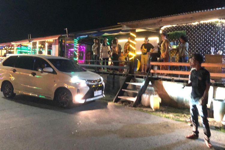 Tim Resmob Satreskrim Polres Palopo, Sulawesi Selatan, Kamis (12/9/2024) malam menangkap pelaku penganiayaan atau penikaman menggunakan senjata tajam jenis badik, sekitar pukul 23.30 WITA di jalan lingkar tanjung Ringgit Kota Palopo terhadap korban bernama AN (17) warga jalan Kelapa Kota Palopo yang bekerja sebagai karyawan Cafe. .