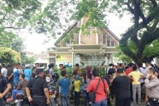 Polisi Geledah Rumah Pelaku Teror di Gereja Katolik di Medan