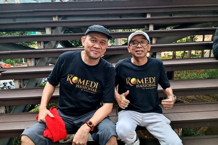 Cak Lontong dan Jarwo Kwat saat menggelar kampanye Hari Komedi Nasional di car free day Sudirman, Minggu (21/9/2025).