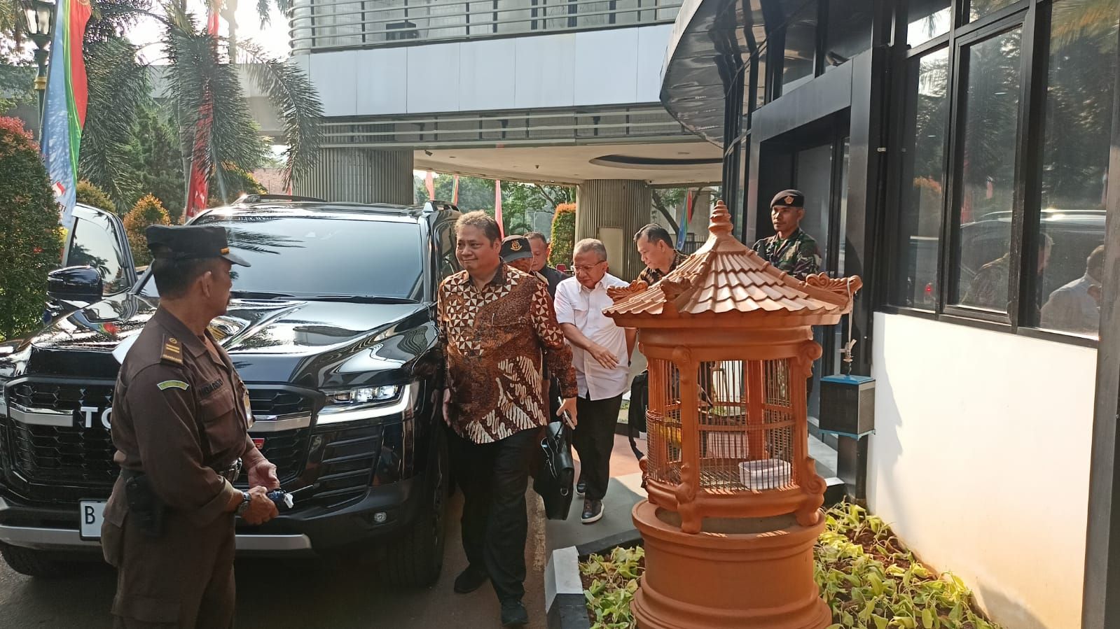 Soal Pemeriksaan Airlangga Hartarto, Presiden Jokowi: Hormati Proses Hukum
