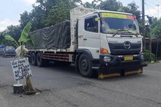 Jalan Purworejo-Magelang Rusak Parah, Warga Tanami Pisang dan Pasang Tulisan Sindir Pemerintah