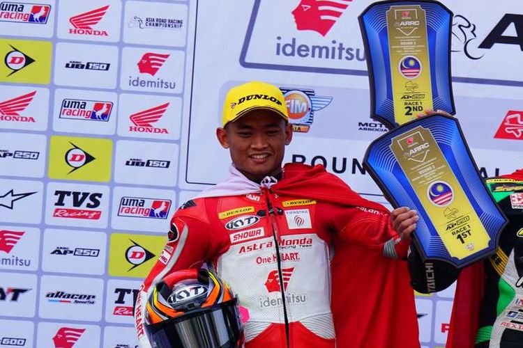 Rheza Danica raih podium kedua race 1 seri putaran kedua Asia Road Racing Championship (ARRC) 2022 kelas  Asian Production 250 (AP250), Sabtu (28/5/2022). Terkini, Rheza Danica Anresh menjadi juara AP250 ARRC 2023. 