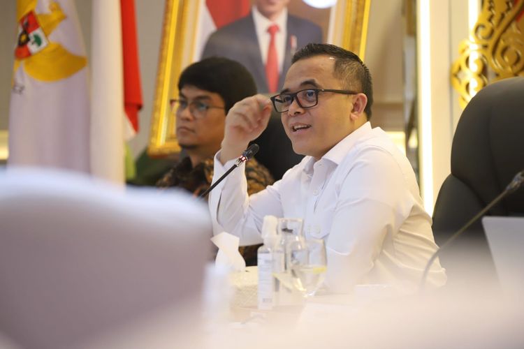 Menteri Pendayagunaan Aparatur Negara dan Reformasi Birokrasi (Menpan RB) Abdullah Azwar Anas dalam Rapat Pimpinan Kemenpan RB di Jakarta, Senin (29/1/2024). 