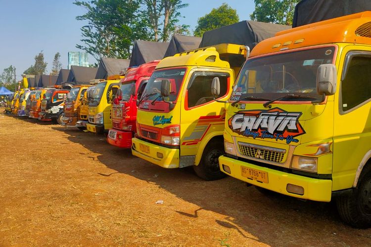 Kumpulan truk Canter Mania Indonesia