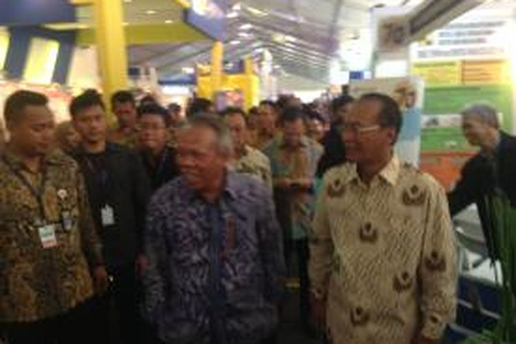 Menteri Pekerjaan Umum dan Perumahan Rakyat Basuki Hadimuljono usai membuka pameran infrastruktur dan perumahan memperingati Hari Bhakti ke-70 di Parkir Selatan, Istora, Senayan, Jakarta, Sabtu (28/11/2015).