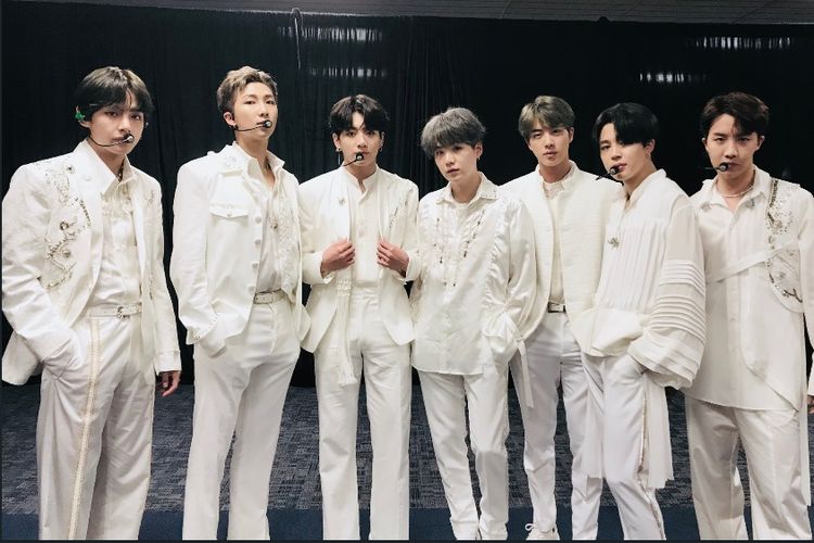 Boyband asal Korea Selatan usai menggelar konser Love Yourself: Speak Yourself di Rose Bowl Stadium, Los Angeles, Sabtu (4/5/2019).