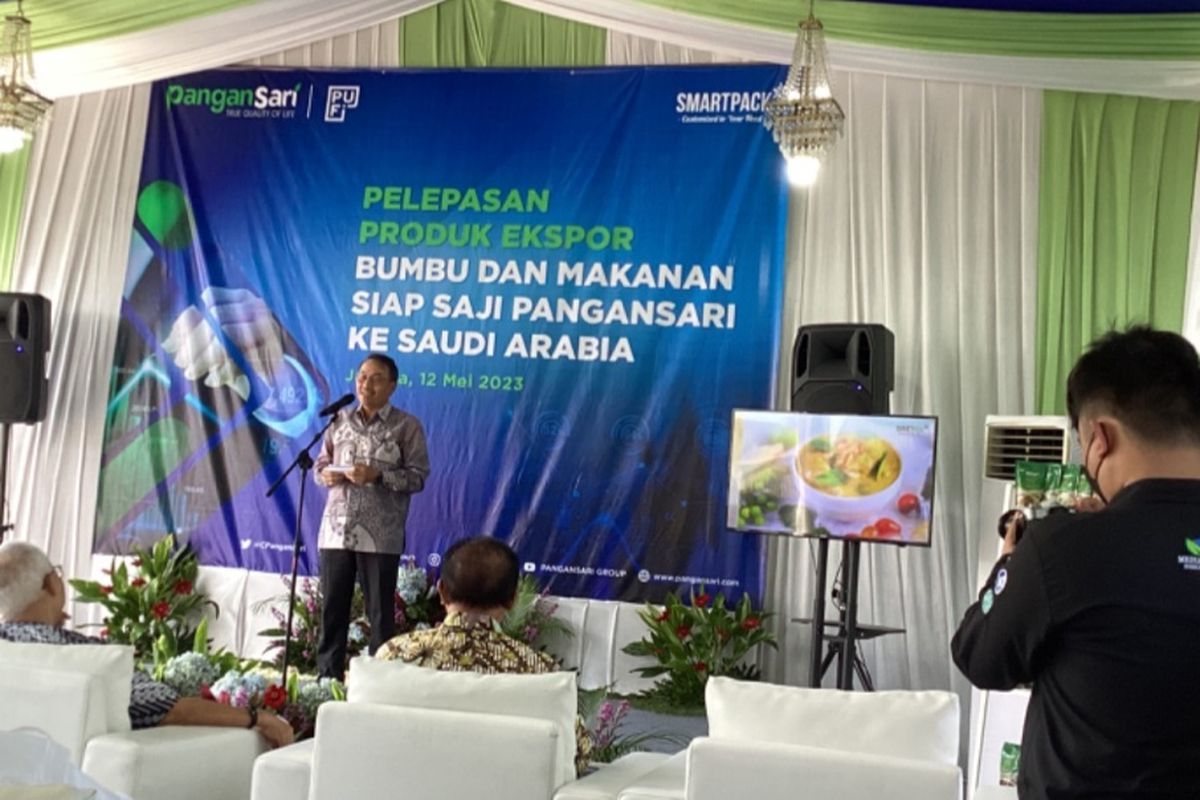 Direktur Jenderal Pengembangan Ekspor Nasional (PEN) Didi Sumedi dalam acara Pelepasan Produk Ekspor Bumbu dan Makanan Siap Saji ke Arab Saudi di kantor PT Pangansari Utama, Ciracas, Jakarta Timur, Jumat (12/5/2023).