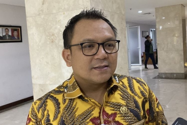 Ketua Fraksi Golkar DPRD DKI Jakarta Basri Baco mengusulkan agar program bantuan sosial Kartu Jakarta Pintar (KJP) dapat dialihkan menjadi sekolah gratis bagi pelajar di Jakarta. 