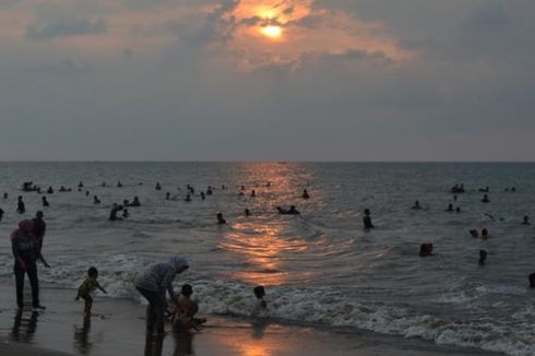 Tenggelam Saat Mandi di Pantai Ujong Blang, Fitrian Belum Ditemukan