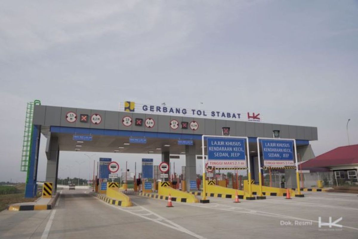 Gerbang tol Stabat di kabupaten Langkat, provinsi Sumatera Utara. Jalan Tol Binjai ? Stabat sepanjang 11,8 kilometer telah rampung 