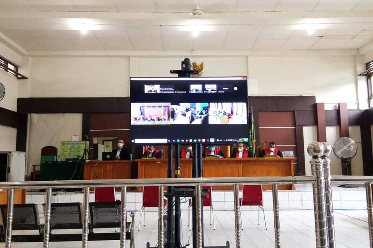 Sidang dugaan korupsi pembangunan Masjid Sriwijaya yang digelar secara virtual di Pengadilan Negeri Palembang, Senin (20/12/2021).