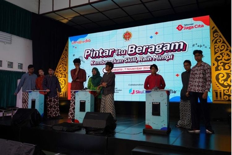 Telkomsel menggelar roadshow ilmupedia  &ldquo;Pintar Itu Beragam&rdquo;. memperkenalkan platform Ilmupedia yang lebih interaktif, serta beragam kegiatan seperti Mini IBJ Quiz, talkshow, dan kompetisi jingle ilmupedia. 