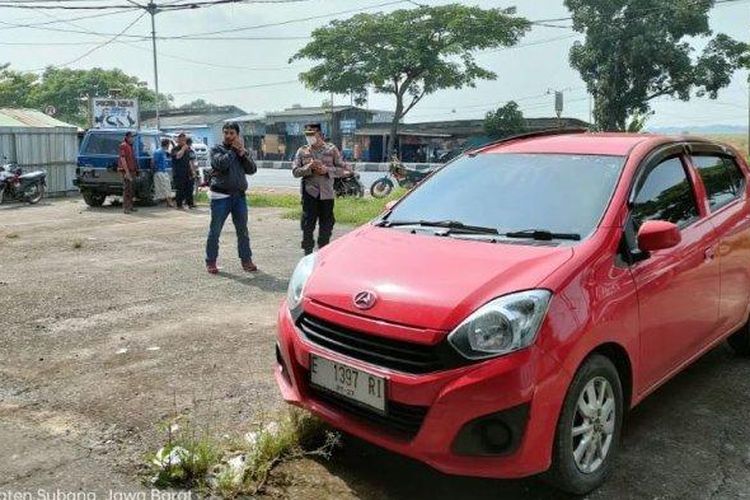 Sesosok mayat perempuan ditemukan dalam kondisi terbakar di dalam mobil Daihatsu Ayla di kawasan SPBU Jalur Pantura, Desa Mundusari, Kecamatan Pusakanagara, Kabupaten Subang Kamis (8/12/2022) pukul 12.00 WIB. 
