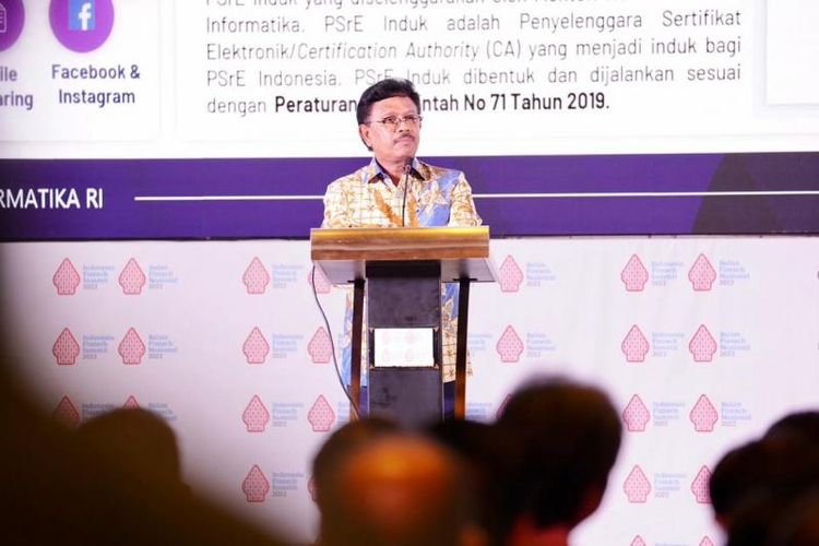 Menteri Komunikasi dan Informatika (Menkominfo) Johnny Gerard Plate dalam Closing Ceremony 4th Indonesia Fintech Summit (IFS) dan Bulan Fintech Nasional 2022 di Yogyakarta, Senin (12/12/2022).
