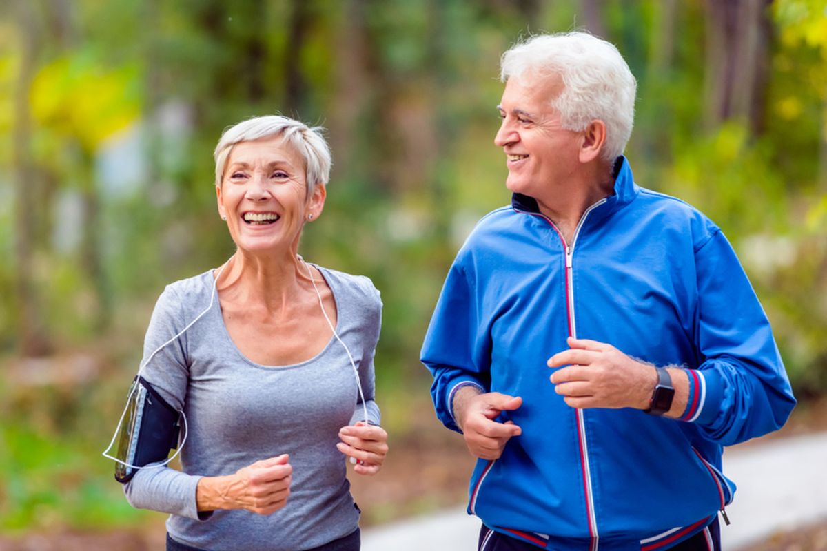 Ilustrasi lansia olahraga. Studi mengungkapkan bahwa alasan mengapa manusia cenderung melambat seiring bertambahnya usia.