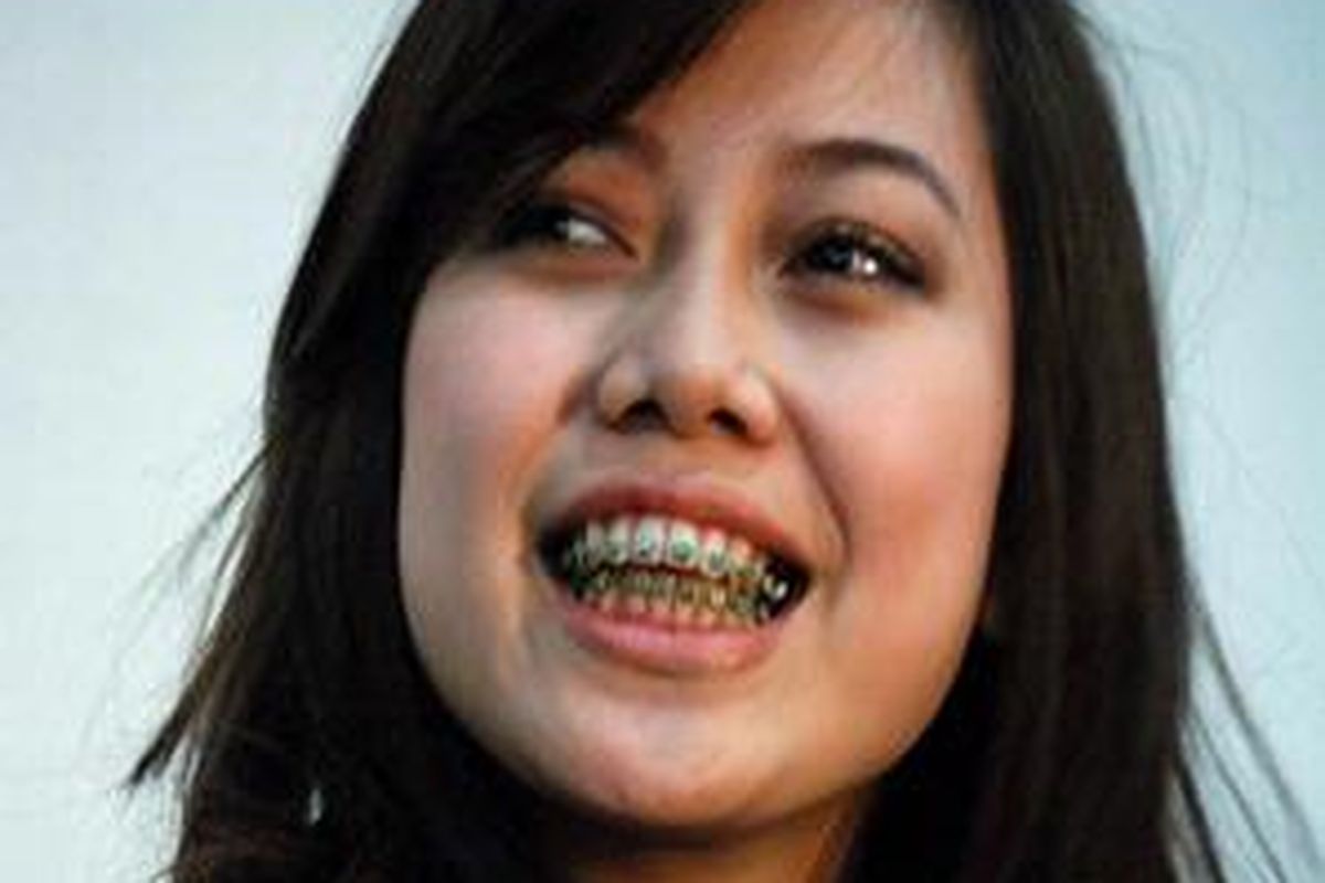 Efielian Yonata, wanita yang ditangkap KPK saat bersama anggota Komisi IV DPR Al Amin Nur Nasution menggelar jumpa pers di Restoran Padang Bundo Sati, Minggu (20/4).