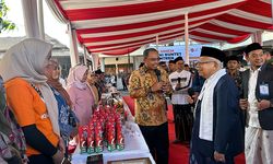 Dukung UMKM di Lingkungan Pesantren, Pos Indonesia Adakan Pelatihan dan Serahkan Emas Fisik Pospay Gold ke Ponpes Buntet