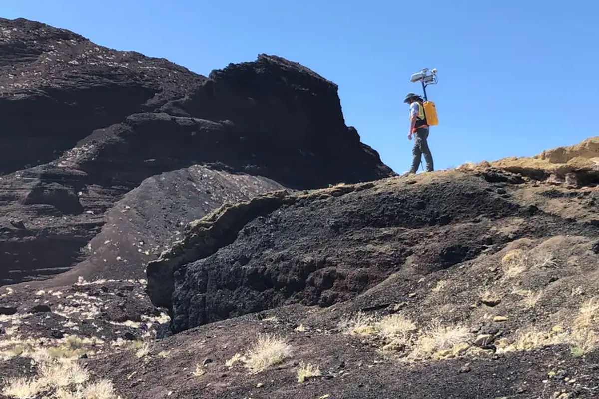 Pengujian KNaCK di kawah gunung berapi kuno di Potrillo, New Mexico


