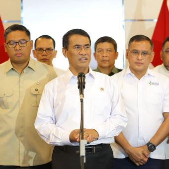 Menteri Pertanian (Mentan) Andi Amran Sulaiman mengumumkan penurunan harga pupuk bersubsidi sebesar 20 persen.