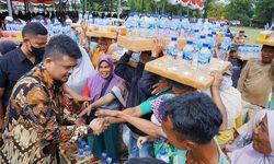 Bobby Nasution Salurkan Sembako dan Modal Usaha Bagi Masyarakat Serdang Bedagai