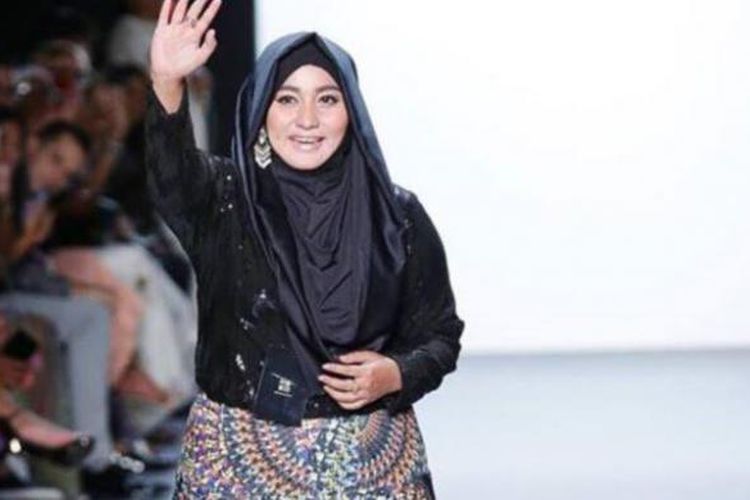 Perancang Mode Anniesa Hasibuan mendapatkan standing ovation lebih dari 1.500 orang tamu dalam New York Fashion Week (NYFW) 